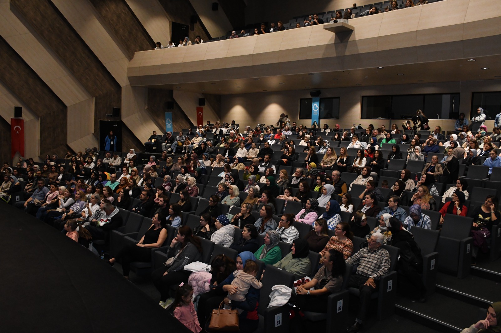 kitap_fuari_balikesire_imzasini_atti_10 Kitap Fuarı, Balıkesir’e imzasını attı