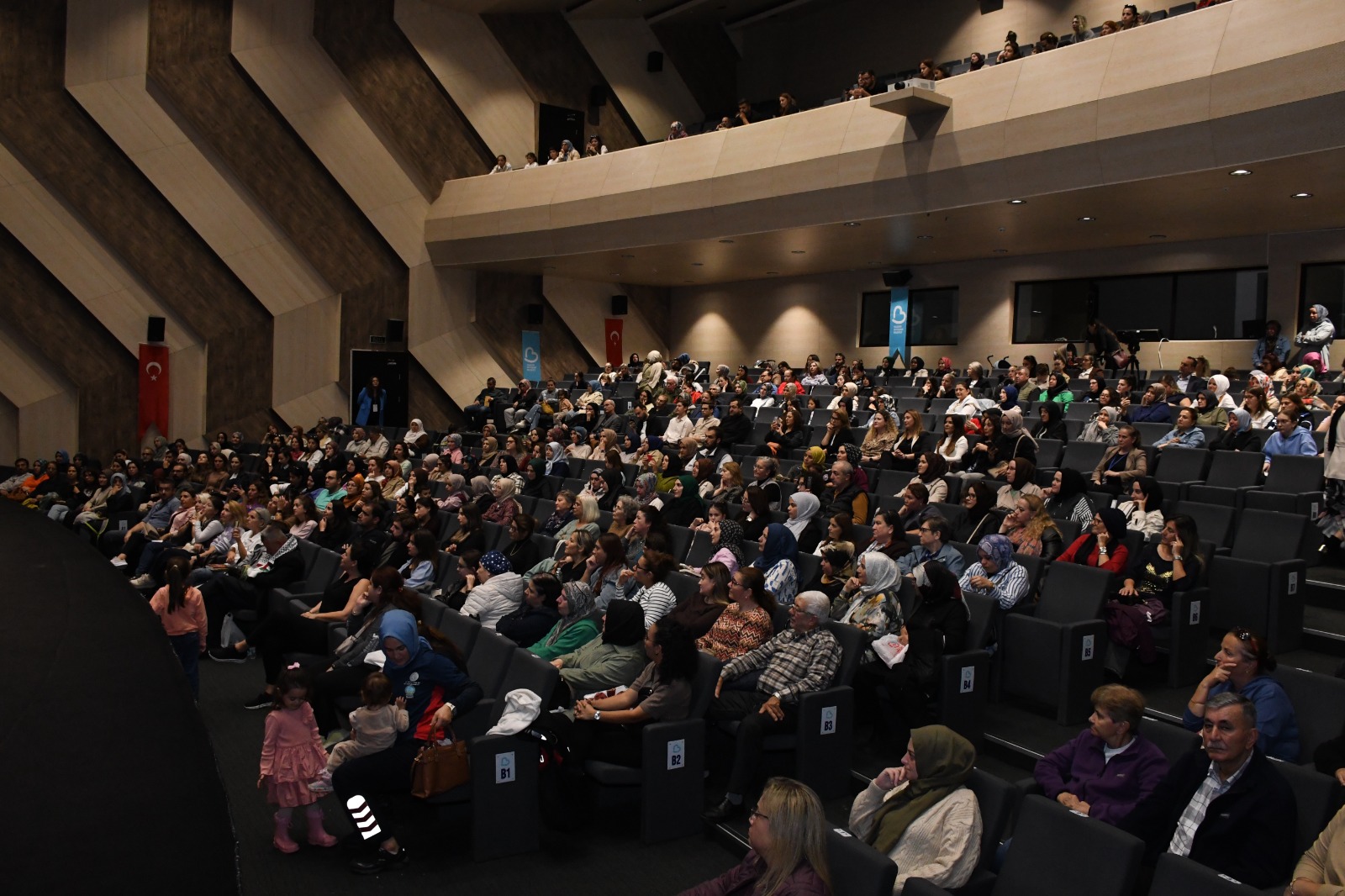 kitap_fuari_balikesire_imzasini_atti_9 Kitap Fuarı, Balıkesir’e imzasını attı