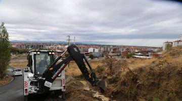 –	Edremit Belediyesi sağanak yağışlara Karşı 7/24 sahada