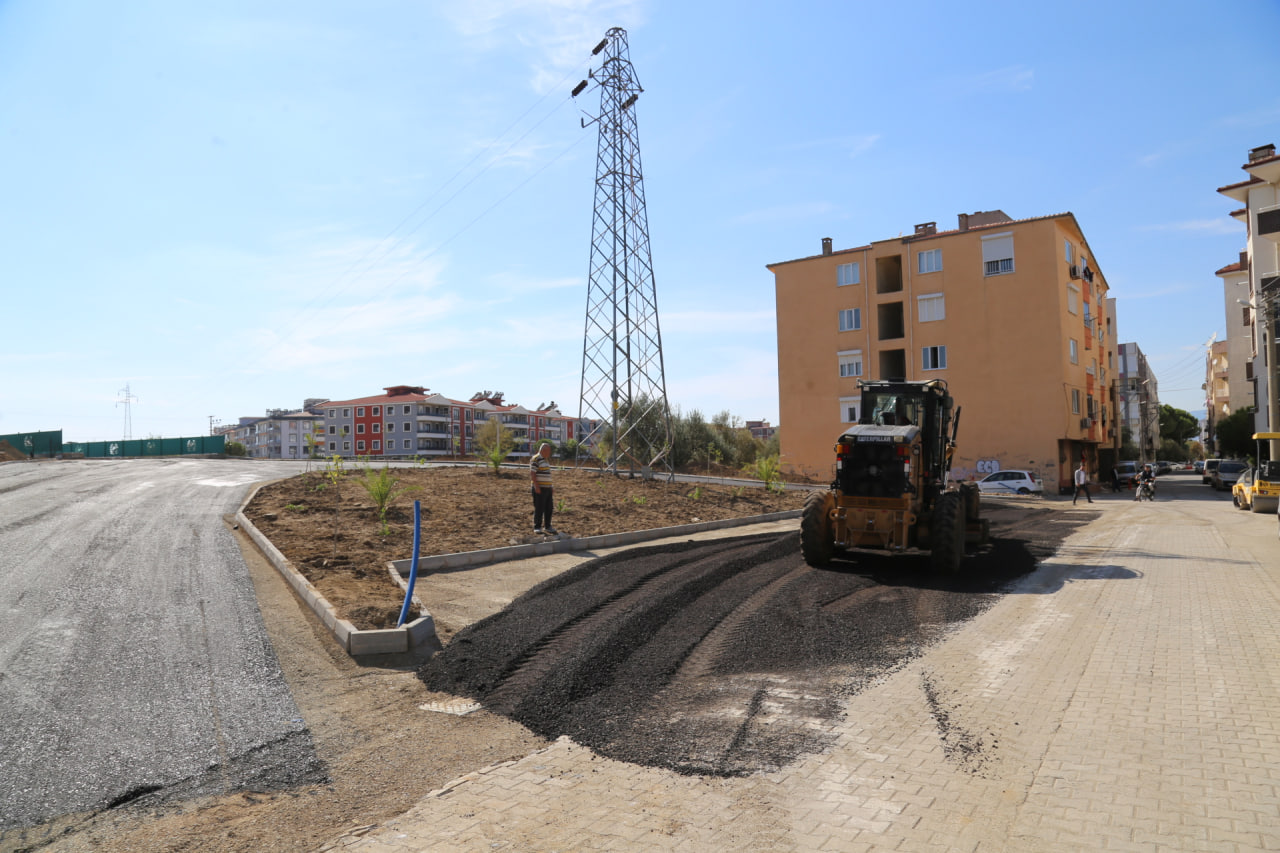 photo_2025-10-13_14-24-00 -	EDREMİT’TE YENİ KÖPRÜNÜN ÇEVRE DÜZENLEMESİ TAMAMLANIYOR