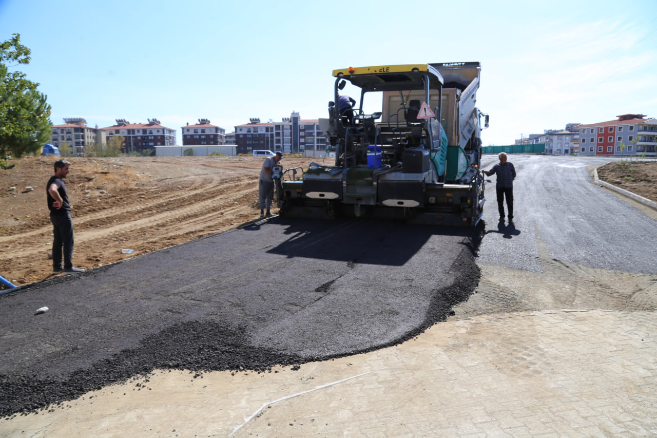 photo_2025-10-13_14-24-05 -	EDREMİT’TE YENİ KÖPRÜNÜN ÇEVRE DÜZENLEMESİ TAMAMLANIYOR