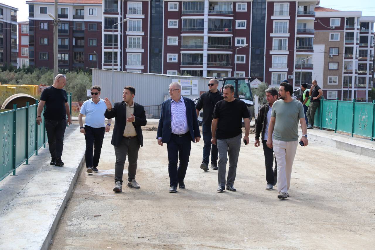 photo_2025-10-13_14-24-08 -	EDREMİT’TE YENİ KÖPRÜNÜN ÇEVRE DÜZENLEMESİ TAMAMLANIYOR