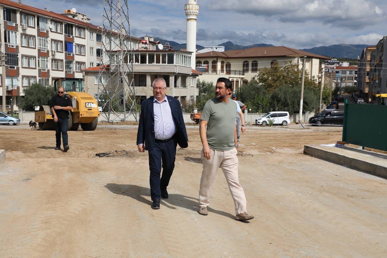 photo_2025-10-13_14-24-09 -	EDREMİT’TE YENİ KÖPRÜNÜN ÇEVRE DÜZENLEMESİ TAMAMLANIYOR