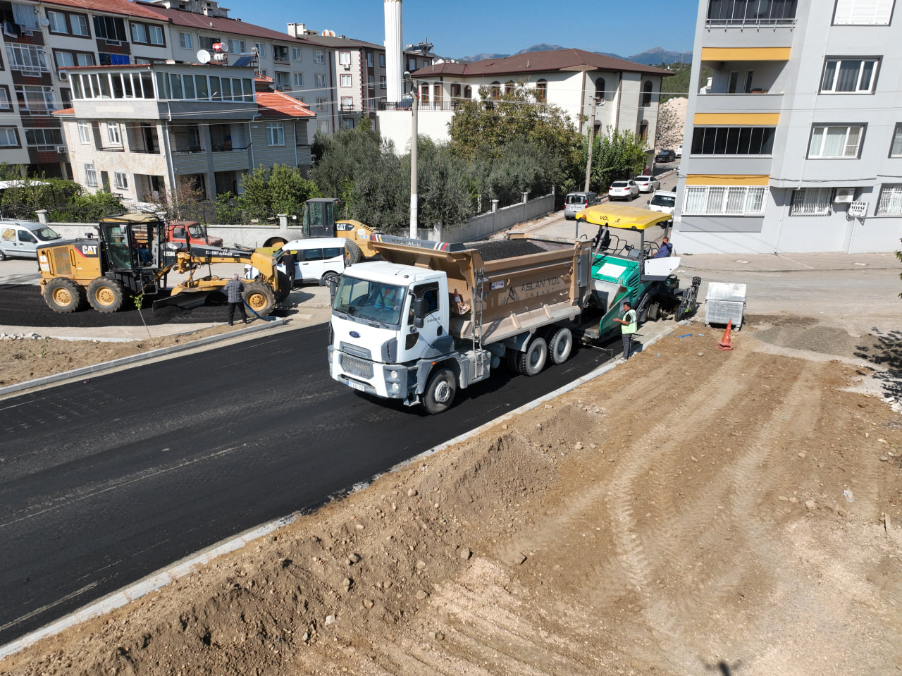 photo_2025-10-13_14-24-13 -	EDREMİT’TE YENİ KÖPRÜNÜN ÇEVRE DÜZENLEMESİ TAMAMLANIYOR