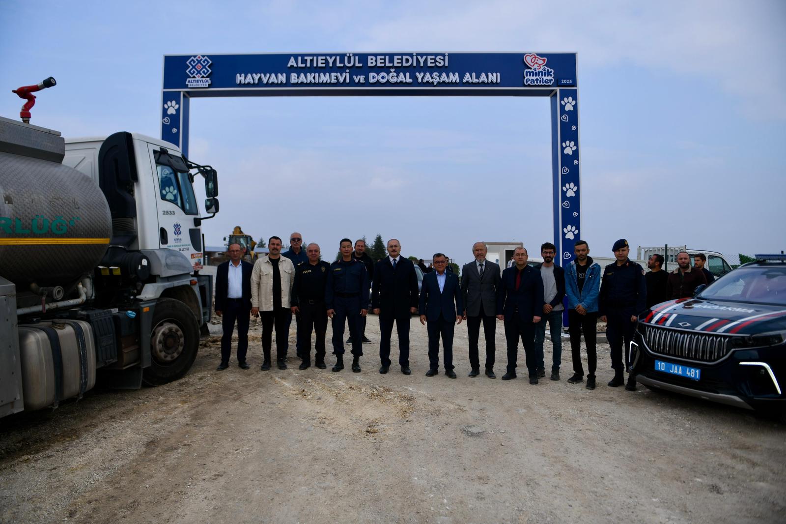 1-1 ALTIEYLÜL BELEDİYESİ’NDEN CAN DOSTLARA MODERN BARINAK MÜJDESİ