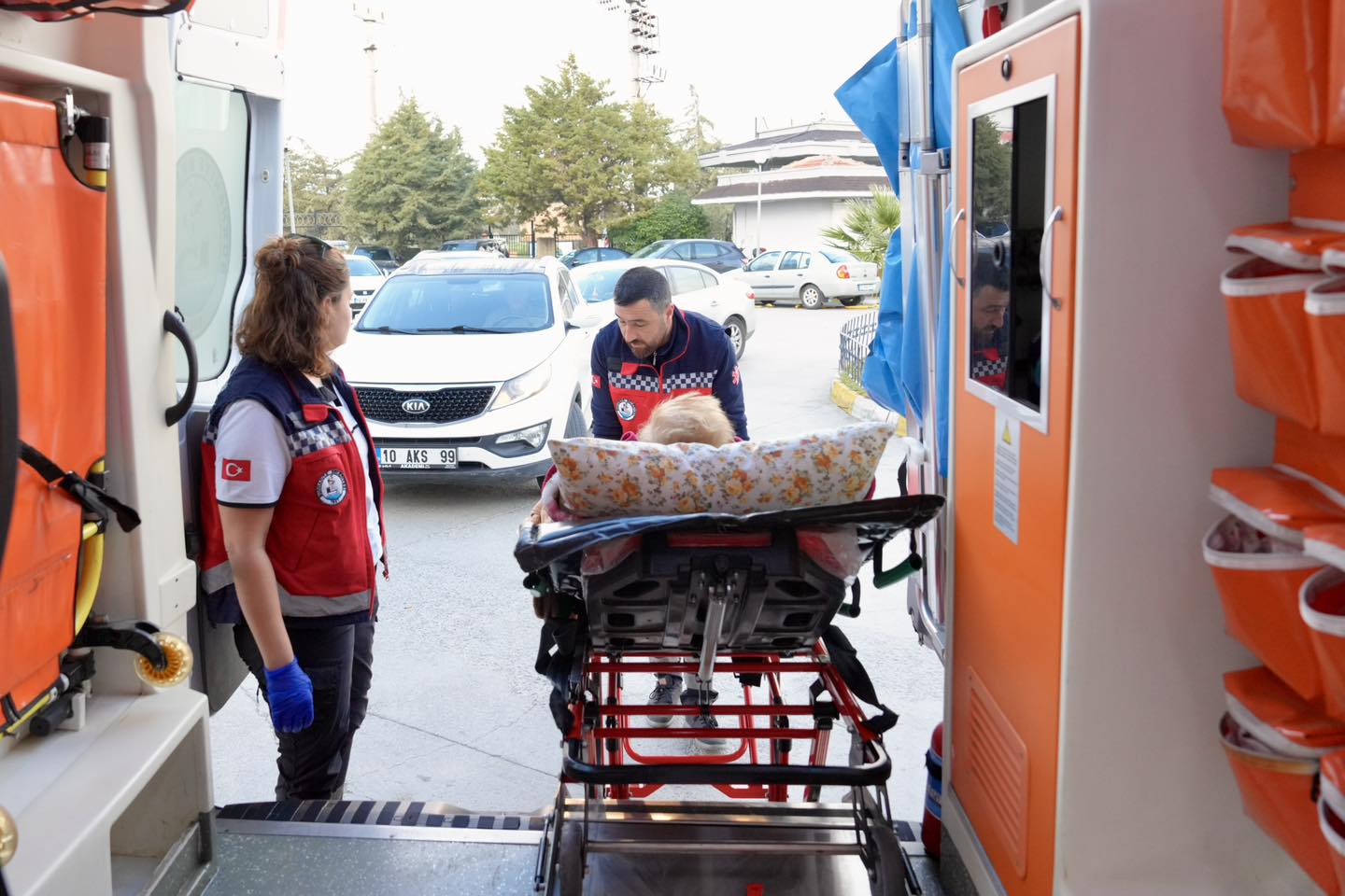 1-2 BURHANİYE BELEDİYESİ “EVDE BAKIM HİZMETLERİ” DEVAM EDİYOR