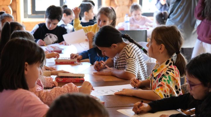 ÇOCUKLAR HAYALİNDEKİ ATATÜRK’Ü RESMETTİ