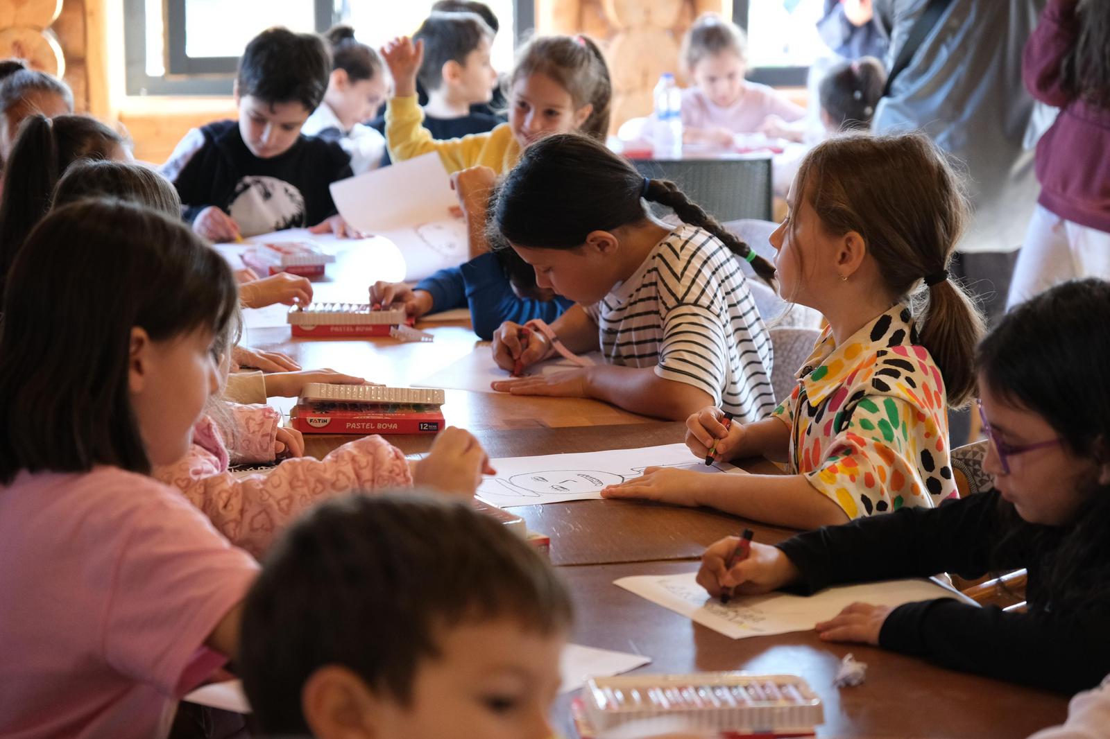 1-7-1 ÇOCUKLAR HAYALİNDEKİ ATATÜRK’Ü RESMETTİ