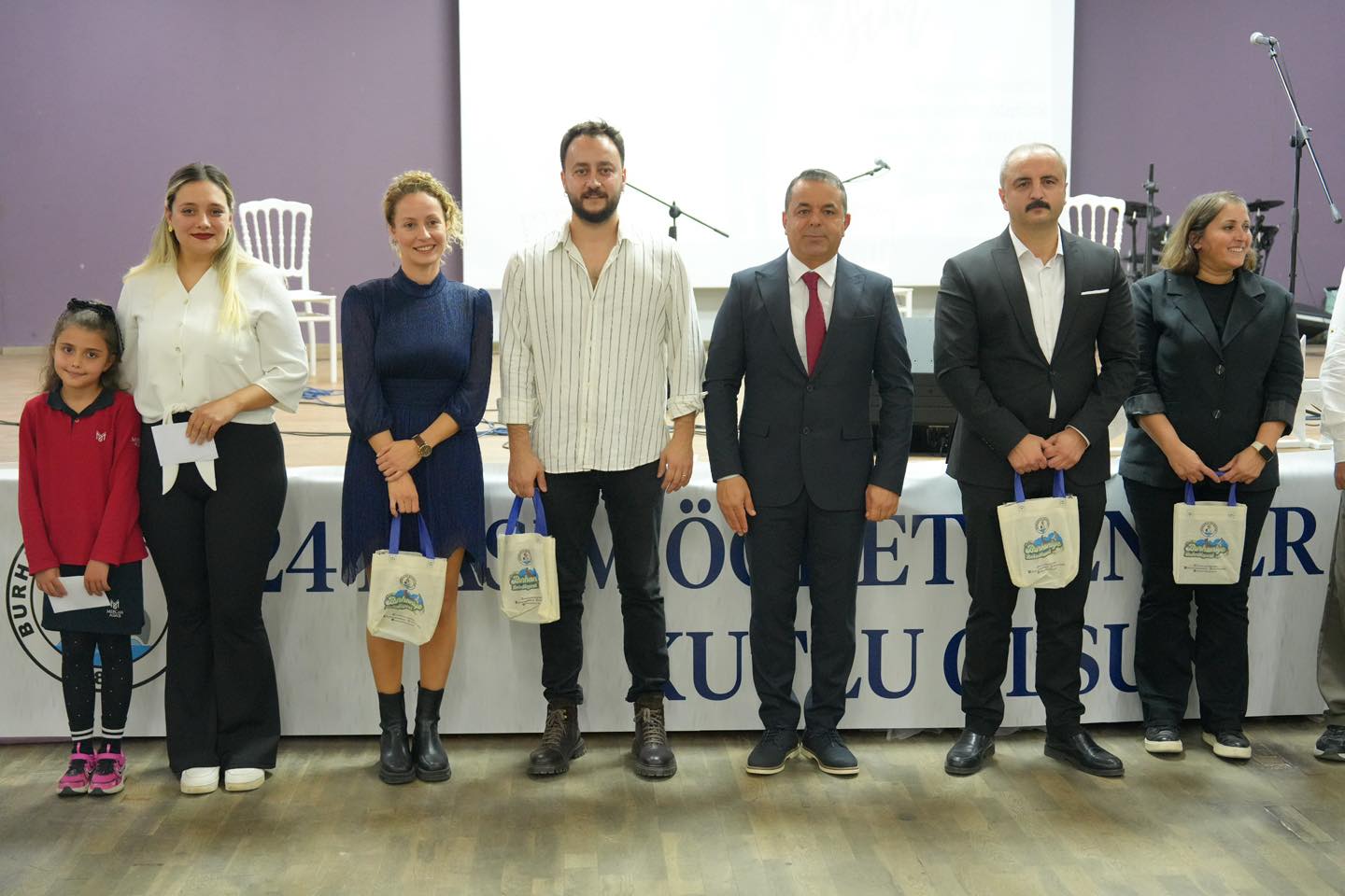 10-2 BURHANİYE BELEDİYESİ'NDEN ÖĞRETMENLER GÜNÜ YEMEĞİ