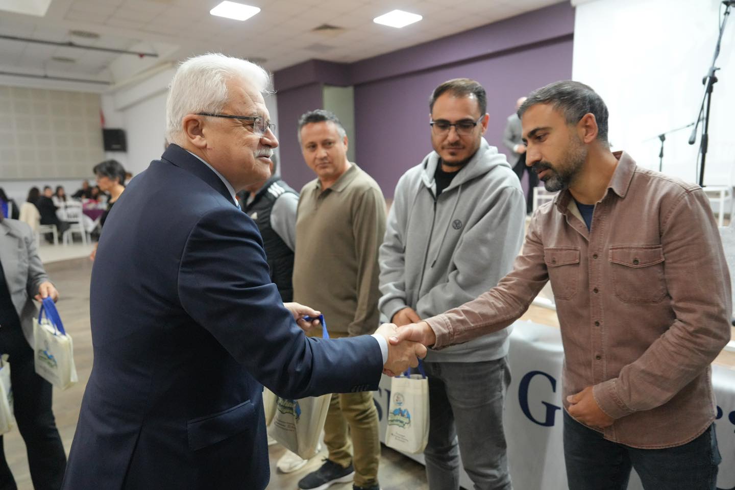 12-2 BURHANİYE BELEDİYESİ'NDEN ÖĞRETMENLER GÜNÜ YEMEĞİ