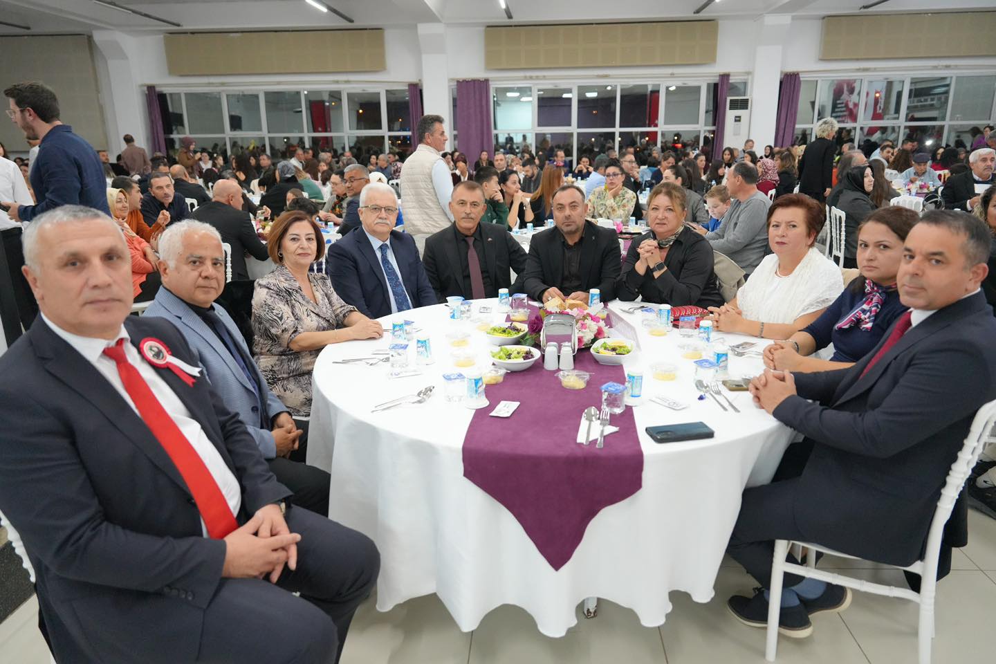 2-4 BURHANİYE BELEDİYESİ'NDEN ÖĞRETMENLER GÜNÜ YEMEĞİ