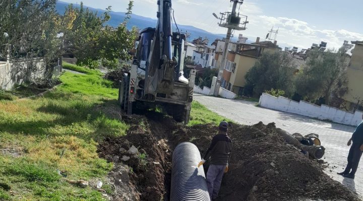 –	Edremit’te yağışlara karşı önlem: Narlı’da yağmur suyu hattı çalışmaları