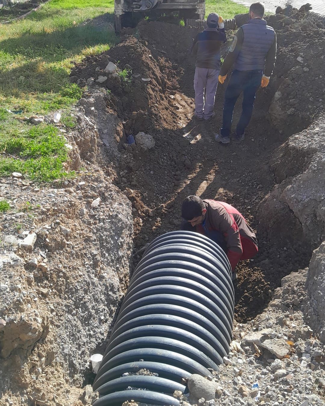 589620987_ -	Edremit’te yağışlara karşı önlem: Narlı’da yağmur suyu hattı çalışmaları