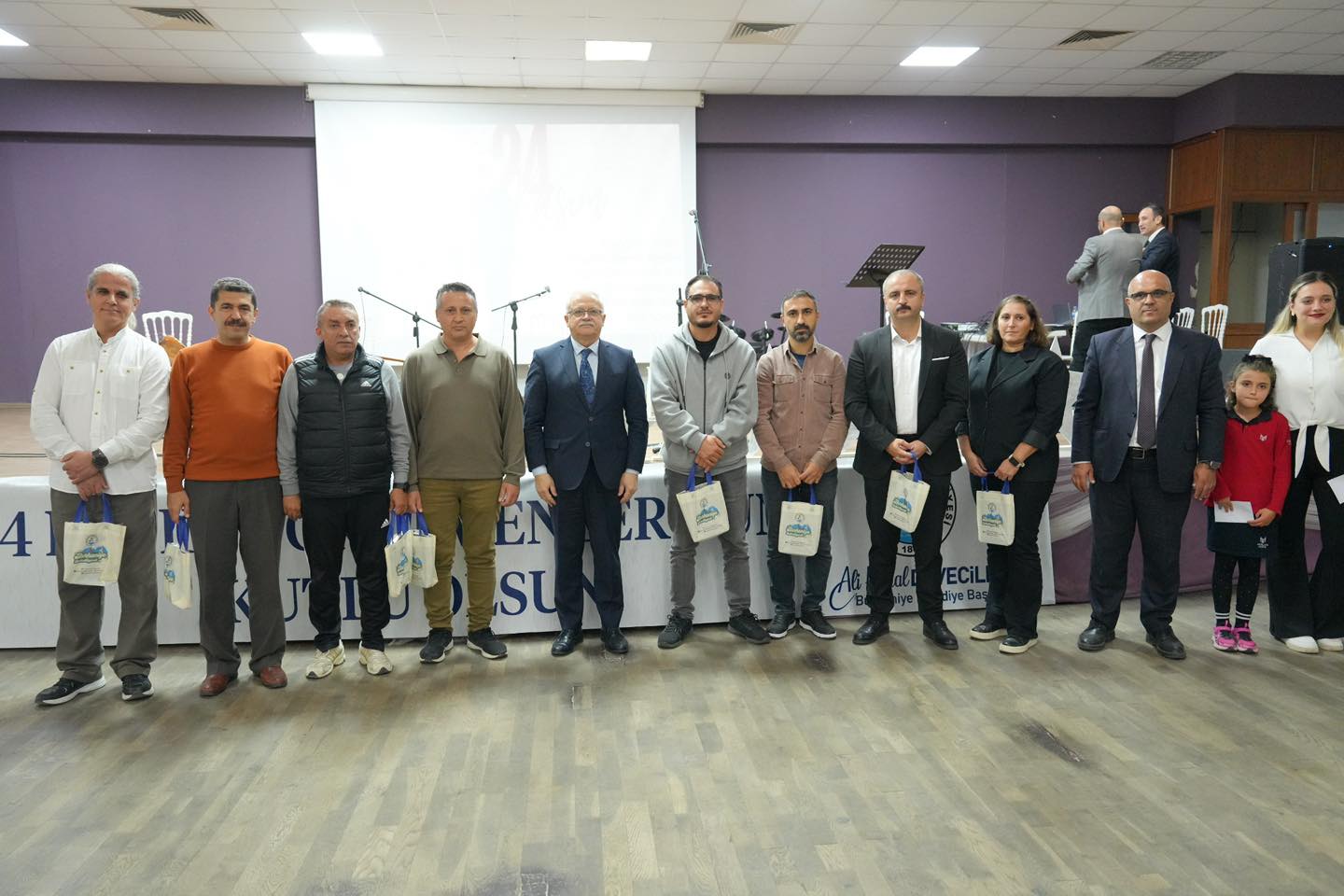 9-1 BURHANİYE BELEDİYESİ'NDEN ÖĞRETMENLER GÜNÜ YEMEĞİ