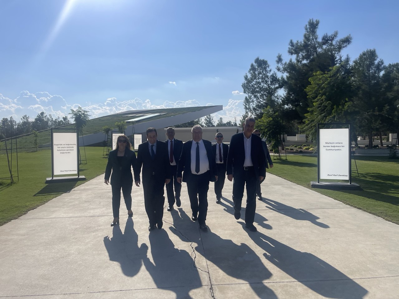 EDREMIT-HEYETI-KKTCNIN-42.-KURULUS-YILDONUMU-KUTLAMALARINA-KATILDI-10 EDREMİT HEYETİ KKTC'NİN 42. KURULUŞ YILDÖNÜMÜ KUTLAMALARINA KATILDI