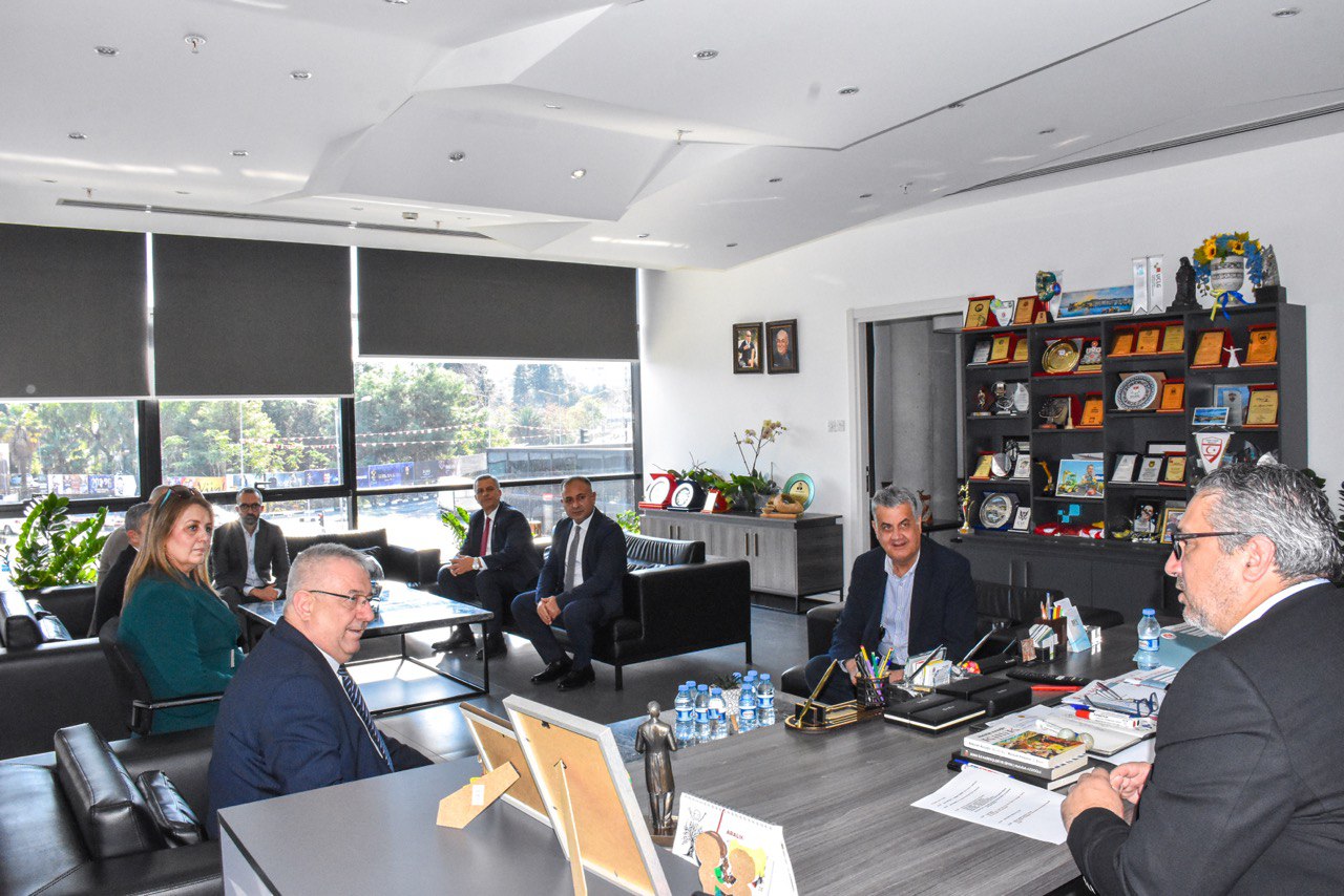 EDREMIT-HEYETI-KKTCNIN-42.-KURULUS-YILDONUMU-KUTLAMALARINA-KATILDI-12 EDREMİT HEYETİ KKTC'NİN 42. KURULUŞ YILDÖNÜMÜ KUTLAMALARINA KATILDI