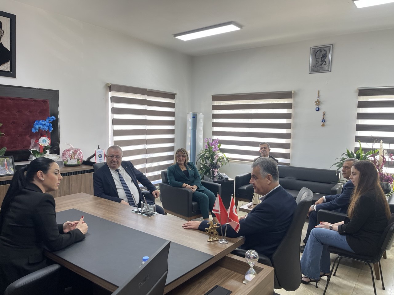 EDREMIT-HEYETI-KKTCNIN-42.-KURULUS-YILDONUMU-KUTLAMALARINA-KATILDI-3 EDREMİT HEYETİ KKTC'NİN 42. KURULUŞ YILDÖNÜMÜ KUTLAMALARINA KATILDI