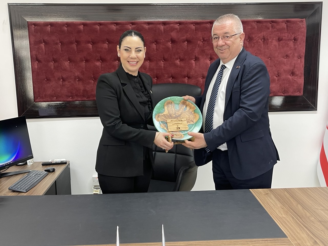 EDREMIT-HEYETI-KKTCNIN-42.-KURULUS-YILDONUMU-KUTLAMALARINA-KATILDI-5 EDREMİT HEYETİ KKTC'NİN 42. KURULUŞ YILDÖNÜMÜ KUTLAMALARINA KATILDI