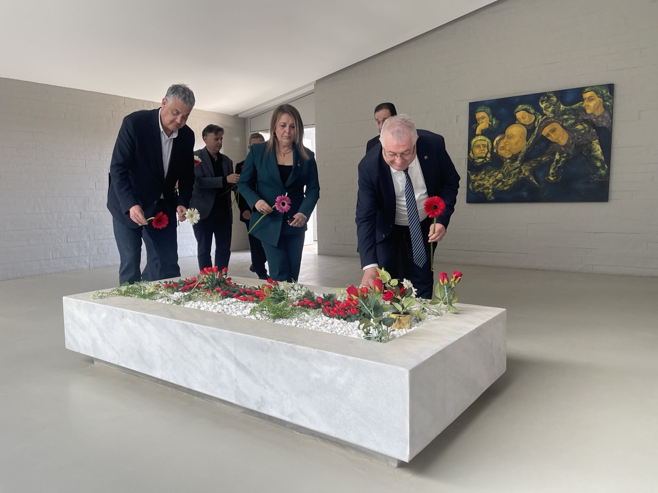 EDREMIT-HEYETI-KKTCNIN-42.-KURULUS-YILDONUMU-KUTLAMALARINA-KATILDI-7 EDREMİT HEYETİ KKTC'NİN 42. KURULUŞ YILDÖNÜMÜ KUTLAMALARINA KATILDI