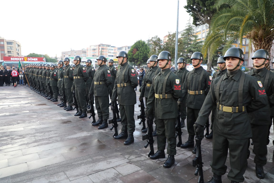 EDREMITTE-10-KASIMDA-HAYAT-DURDU-1 EDREMİT’TE 10 KASIM’DA HAYAT DURDU