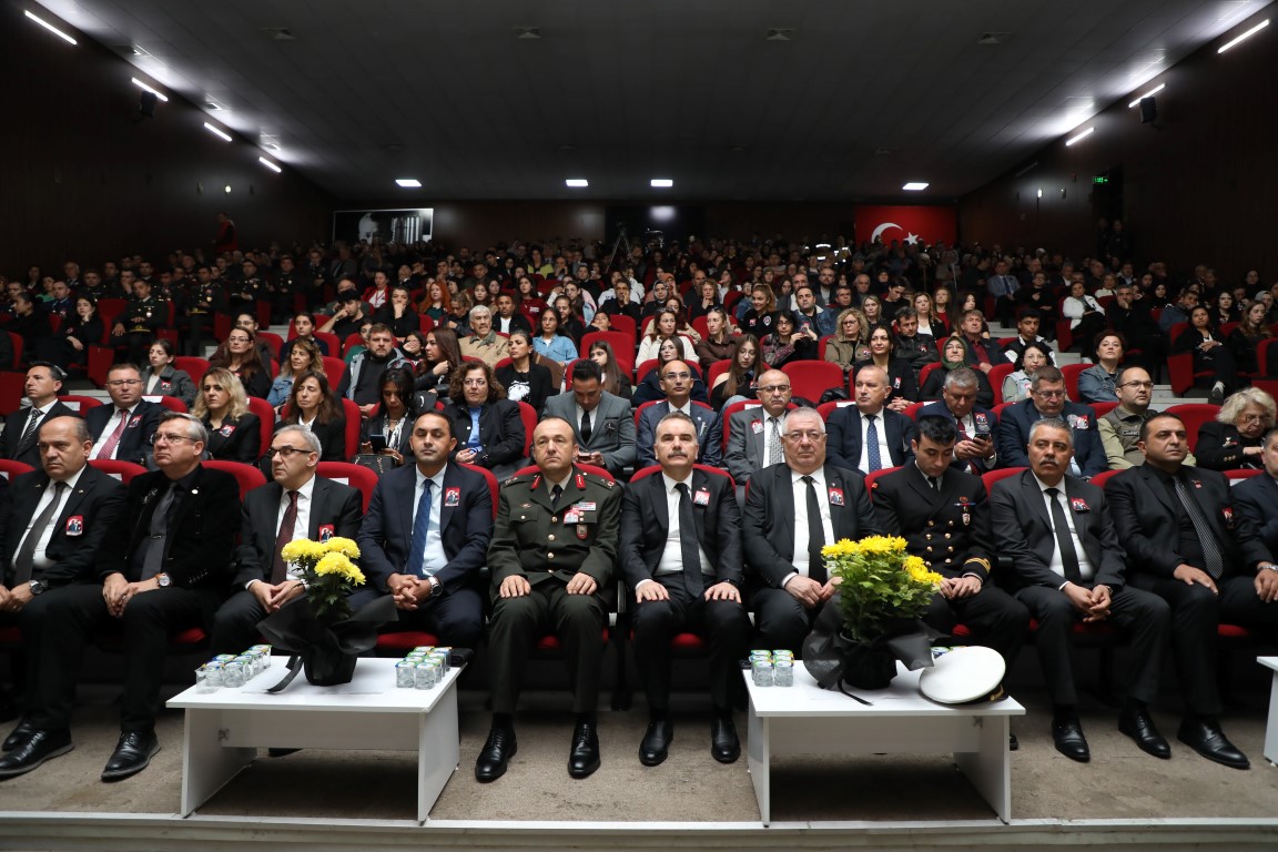 EDREMITTE-10-KASIMDA-HAYAT-DURDU-11 EDREMİT’TE 10 KASIM’DA HAYAT DURDU