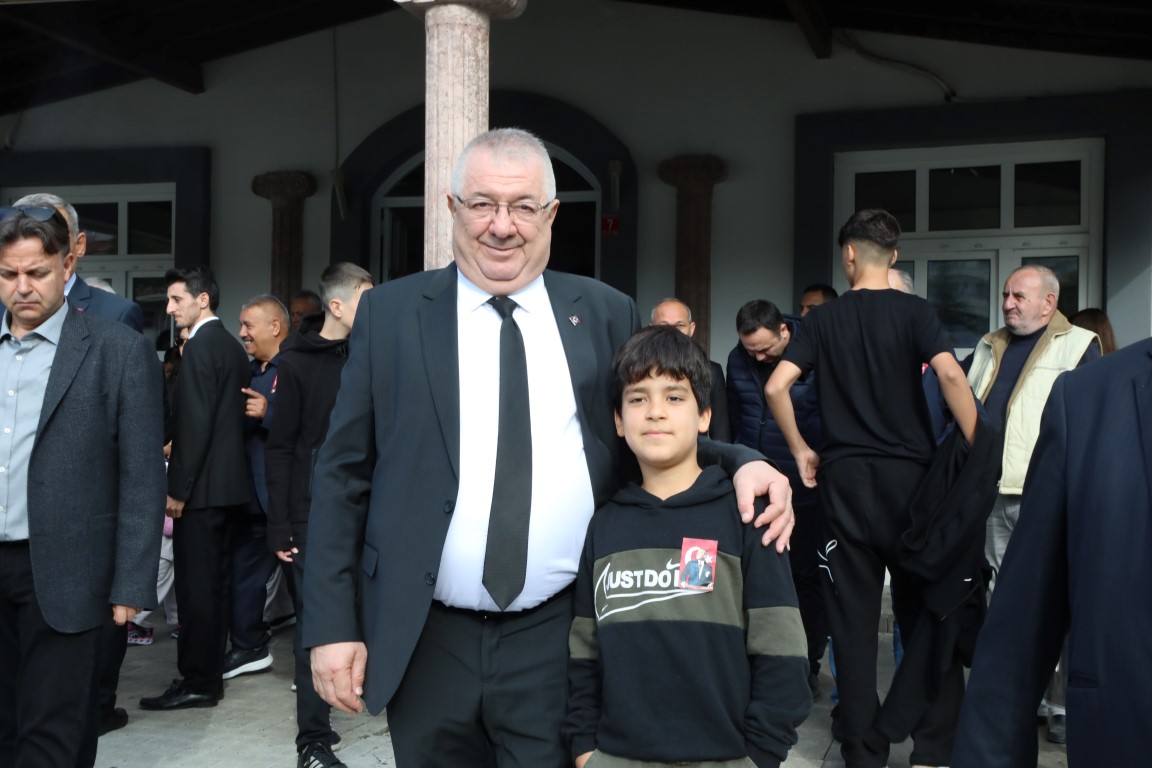 EDREMITTE-10-KASIMDA-HAYAT-DURDU-17 EDREMİT’TE 10 KASIM’DA HAYAT DURDU