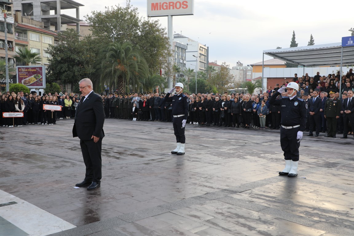 EDREMITTE-10-KASIMDA-HAYAT-DURDU-2 EDREMİT’TE 10 KASIM’DA HAYAT DURDU