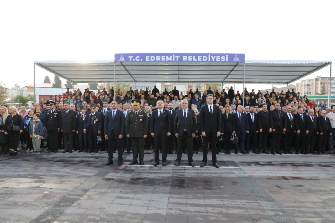 EDREMITTE-10-KASIMDA-HAYAT-DURDU-3 EDREMİT’TE 10 KASIM’DA HAYAT DURDU