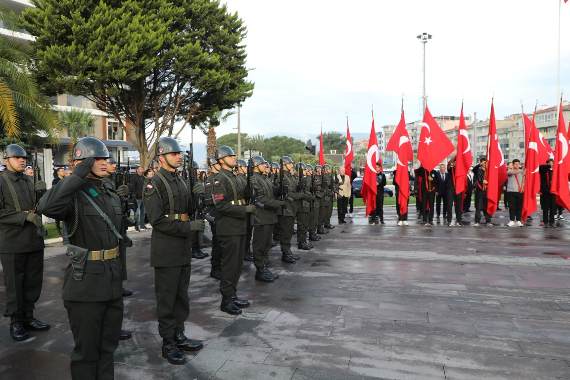 EDREMITTE-10-KASIMDA-HAYAT-DURDU-5 EDREMİT’TE 10 KASIM’DA HAYAT DURDU