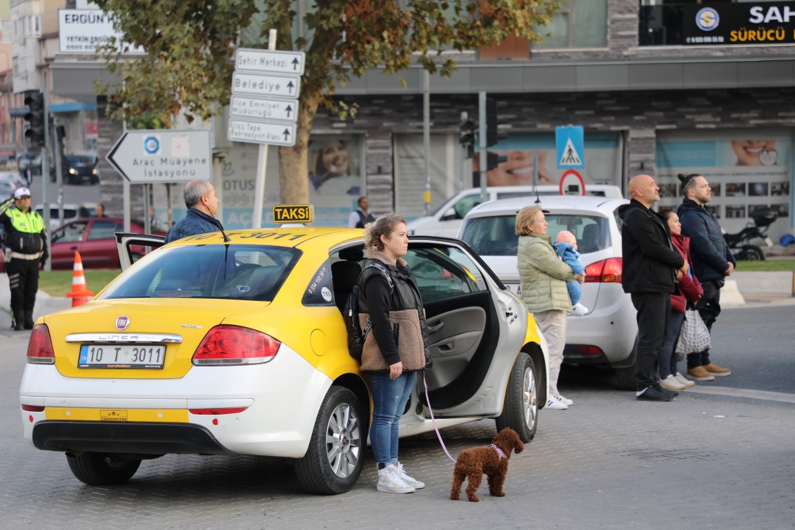 EDREMITTE-10-KASIMDA-HAYAT-DURDU-6 EDREMİT’TE 10 KASIM’DA HAYAT DURDU