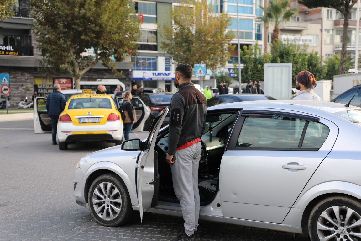 EDREMITTE-10-KASIMDA-HAYAT-DURDU-8 EDREMİT’TE 10 KASIM’DA HAYAT DURDU