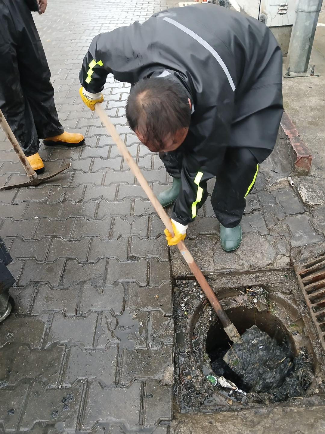 EDREMITTE-SIDDETLI-YAGISLARA-ONLEM-ALINIYOR-1 EDREMİT’TE ŞİDDETLİ YAĞIŞLARA ÖNLEM ALINIYOR