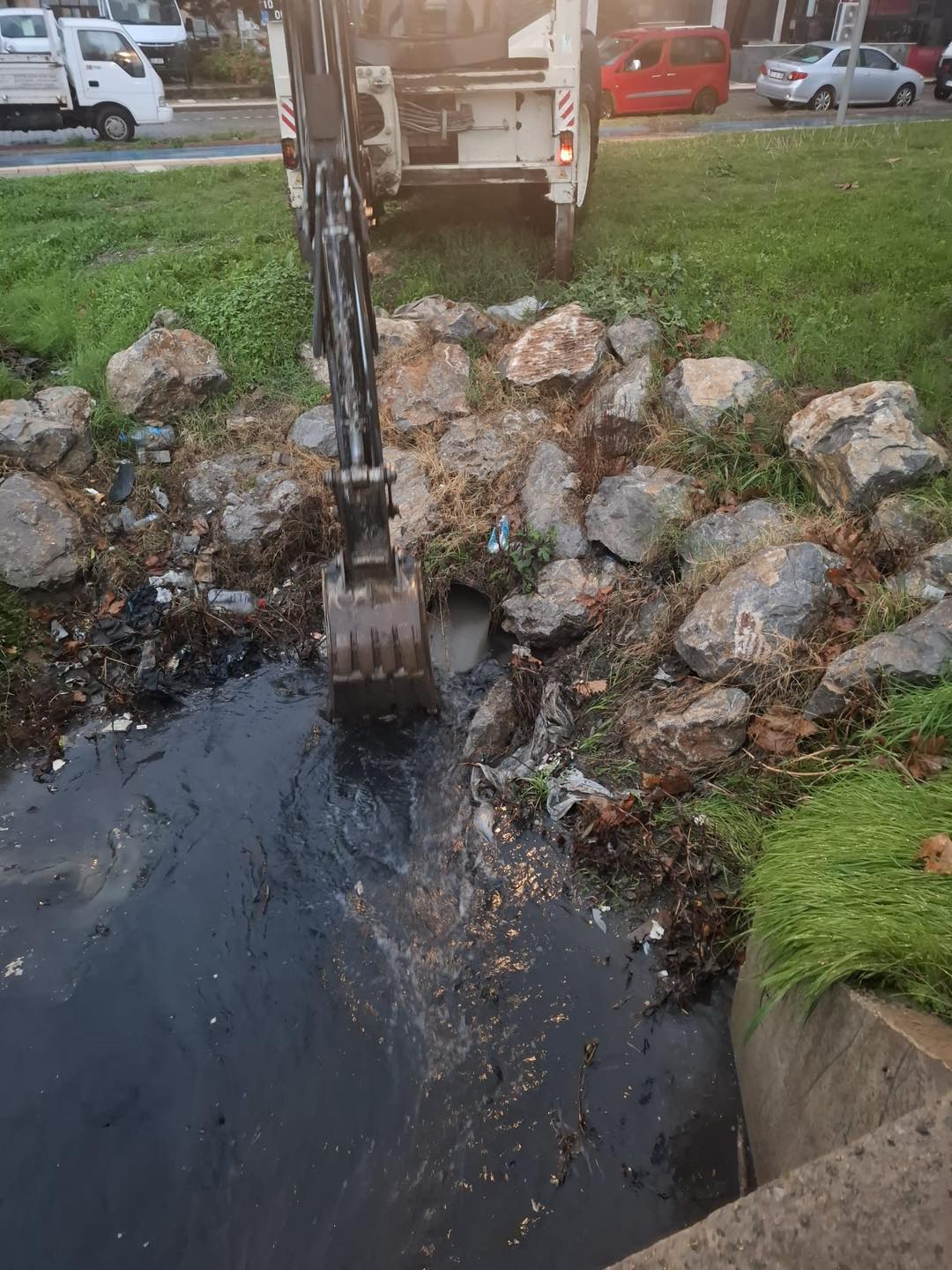 EDREMITTE-SIDDETLI-YAGISLARA-ONLEM-ALINIYOR-2 EDREMİT’TE ŞİDDETLİ YAĞIŞLARA ÖNLEM ALINIYOR