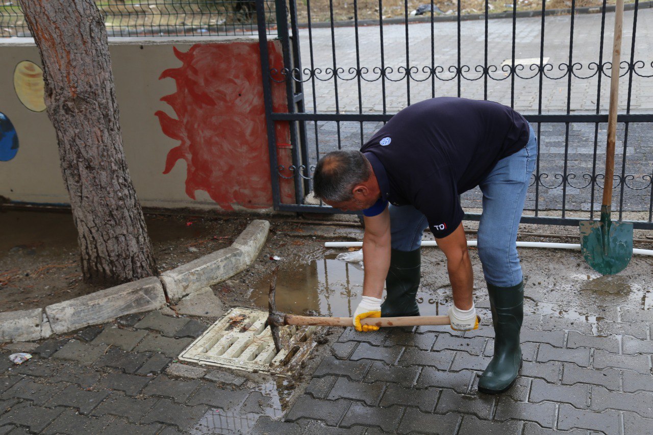 EDREMITTE-SIDDETLI-YAGISLARA-ONLEM-ALINIYOR-5 EDREMİT’TE ŞİDDETLİ YAĞIŞLARA ÖNLEM ALINIYOR