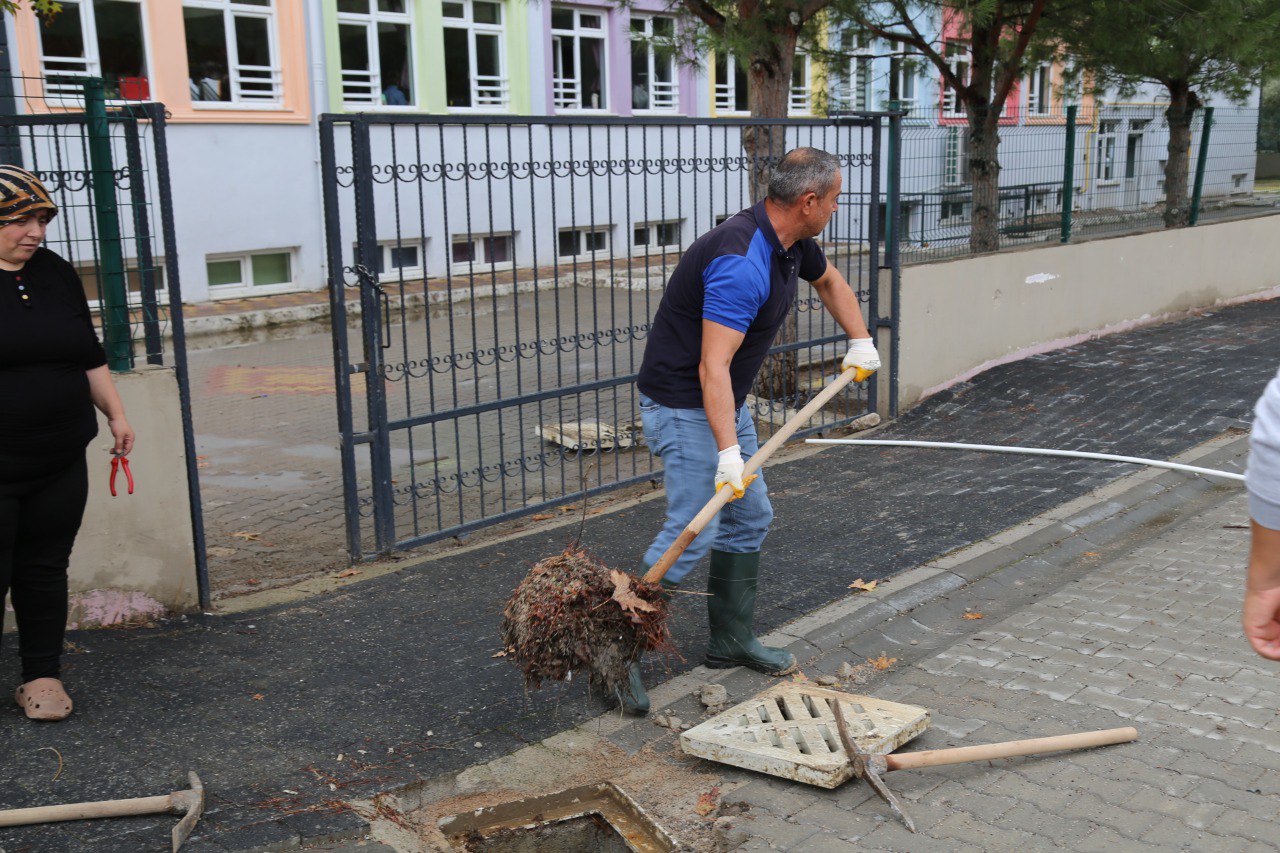 EDREMITTE-SIDDETLI-YAGISLARA-ONLEM-ALINIYOR-7 EDREMİT’TE ŞİDDETLİ YAĞIŞLARA ÖNLEM ALINIYOR