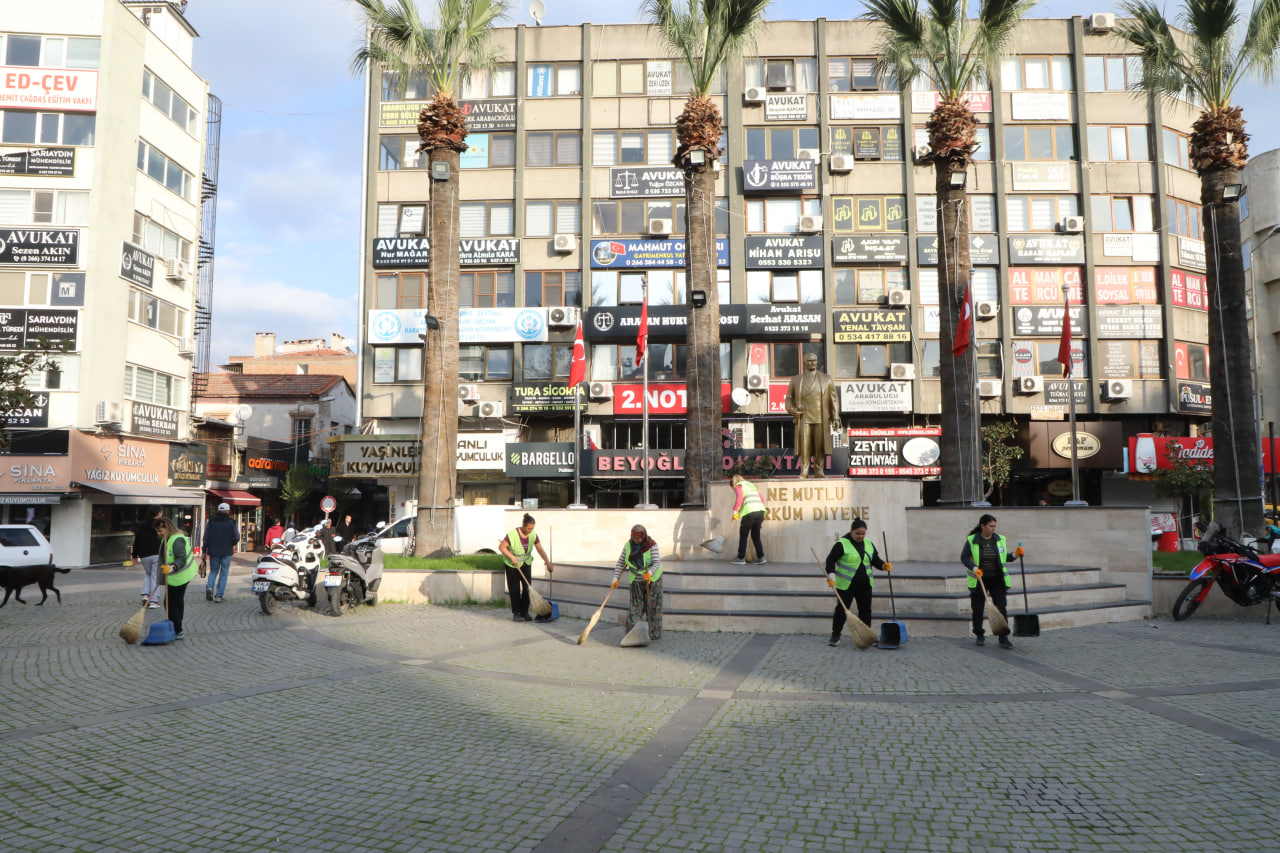 Edremitte-Temizlikte-7-24-Kesintisiz-Hizmet-1 EDREMİT’TE TEMİZLİKTE 7/24 KESİNTİSİZ HİZMET