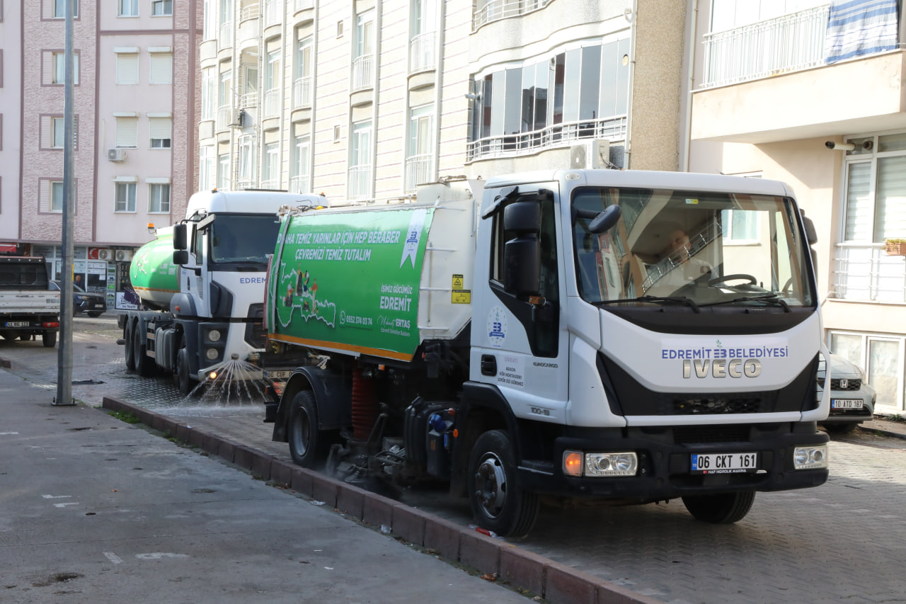 Edremitte-Temizlikte-7-24-Kesintisiz-Hizmet-10 EDREMİT’TE TEMİZLİKTE 7/24 KESİNTİSİZ HİZMET