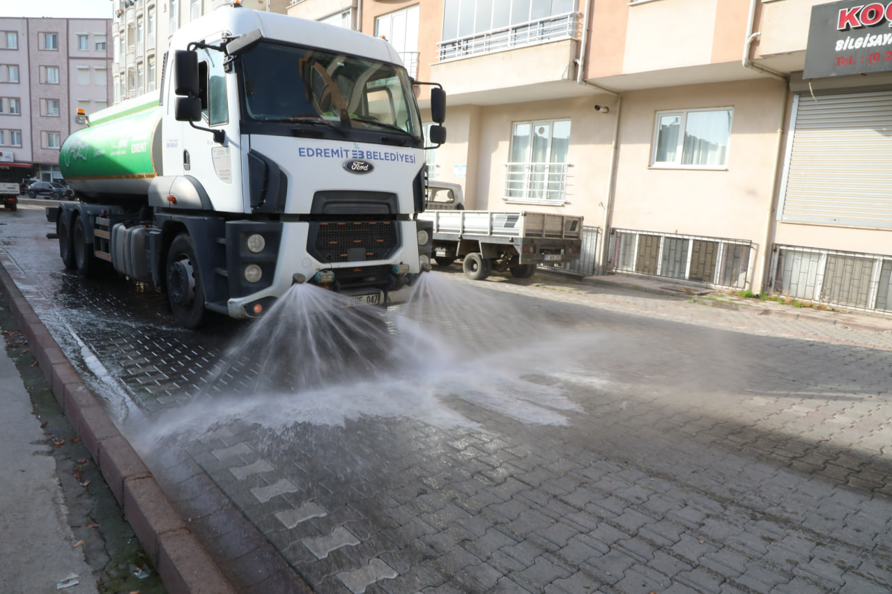 Edremitte-Temizlikte-7-24-Kesintisiz-Hizmet-11 EDREMİT’TE TEMİZLİKTE 7/24 KESİNTİSİZ HİZMET