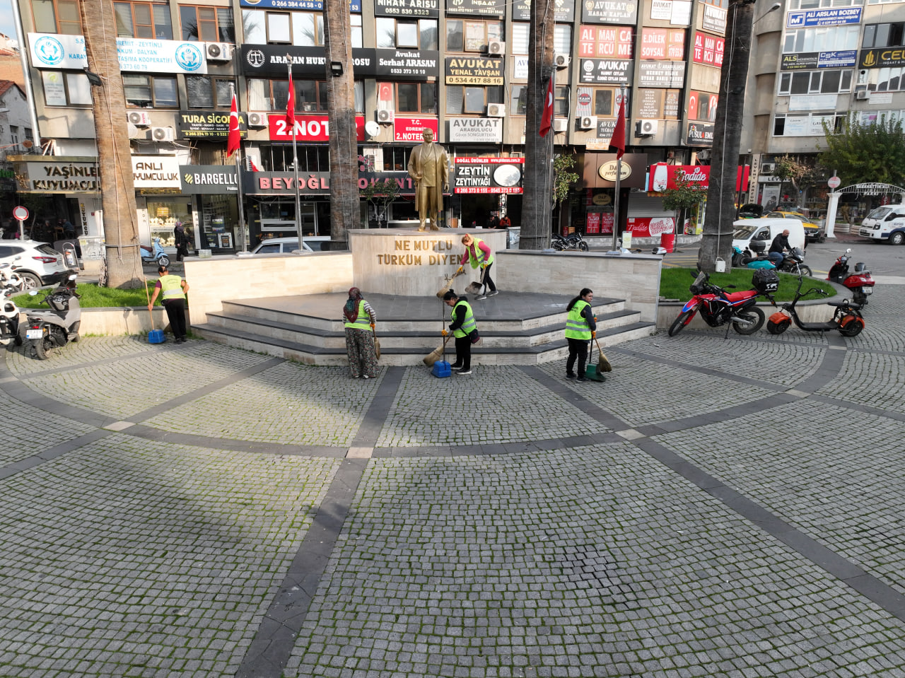 Edremitte-Temizlikte-7-24-Kesintisiz-Hizmet-13 EDREMİT’TE TEMİZLİKTE 7/24 KESİNTİSİZ HİZMET