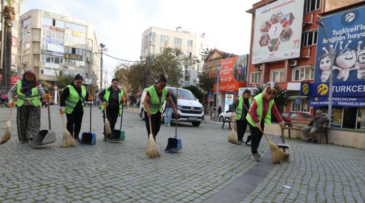 EDREMİT’TE TEMİZLİKTE 7/24 KESİNTİSİZ HİZMET