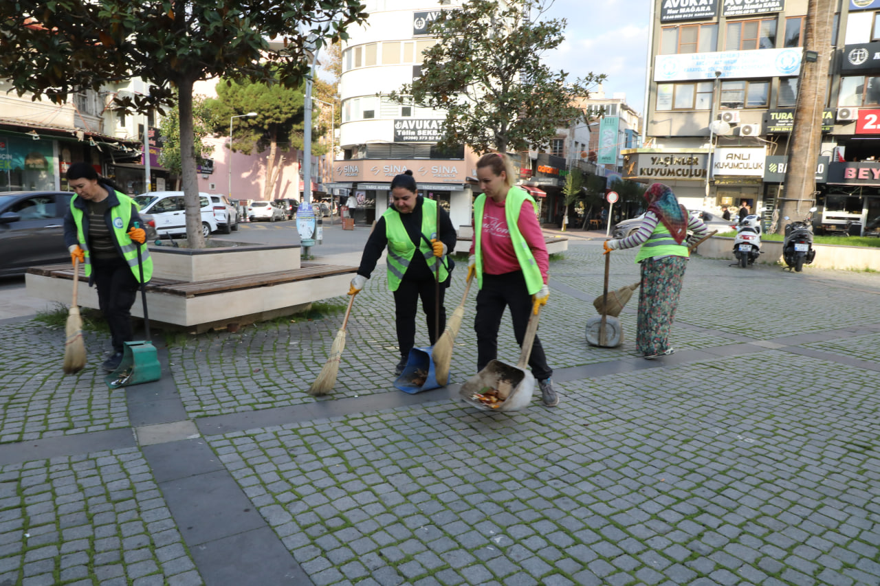 Edremitte-Temizlikte-7-24-Kesintisiz-Hizmet-4 EDREMİT’TE TEMİZLİKTE 7/24 KESİNTİSİZ HİZMET