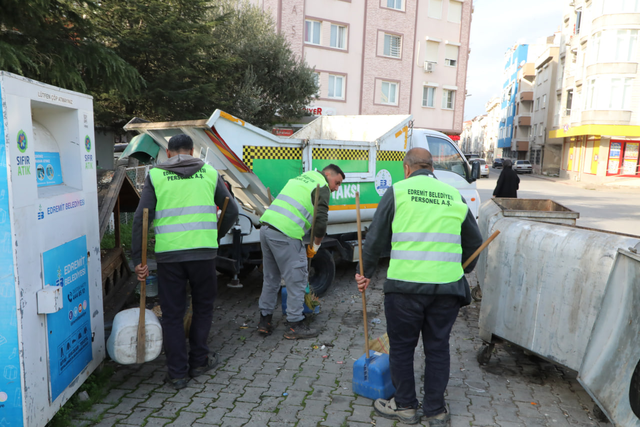 Edremitte-Temizlikte-7-24-Kesintisiz-Hizmet-6 EDREMİT’TE TEMİZLİKTE 7/24 KESİNTİSİZ HİZMET