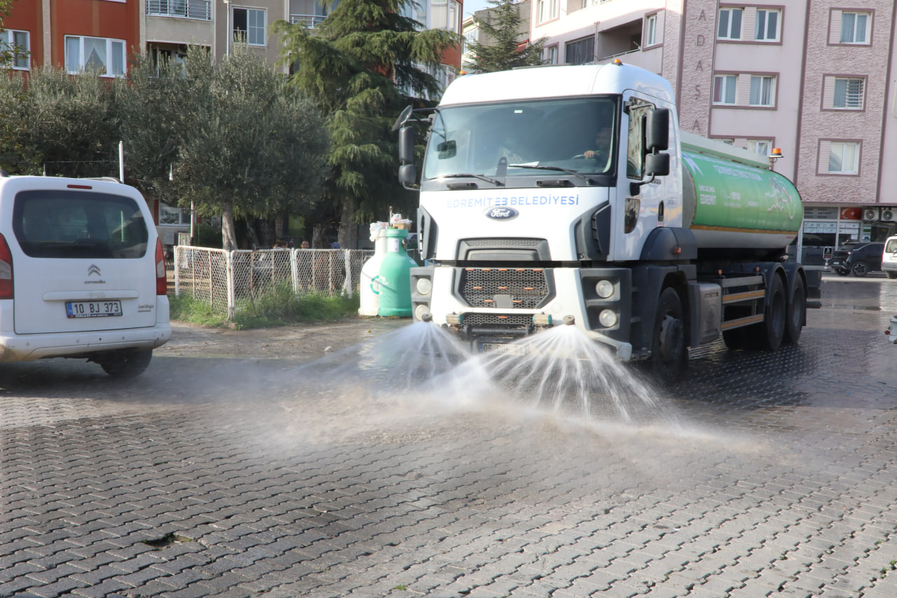 Edremitte-Temizlikte-7-24-Kesintisiz-Hizmet-9 EDREMİT’TE TEMİZLİKTE 7/24 KESİNTİSİZ HİZMET