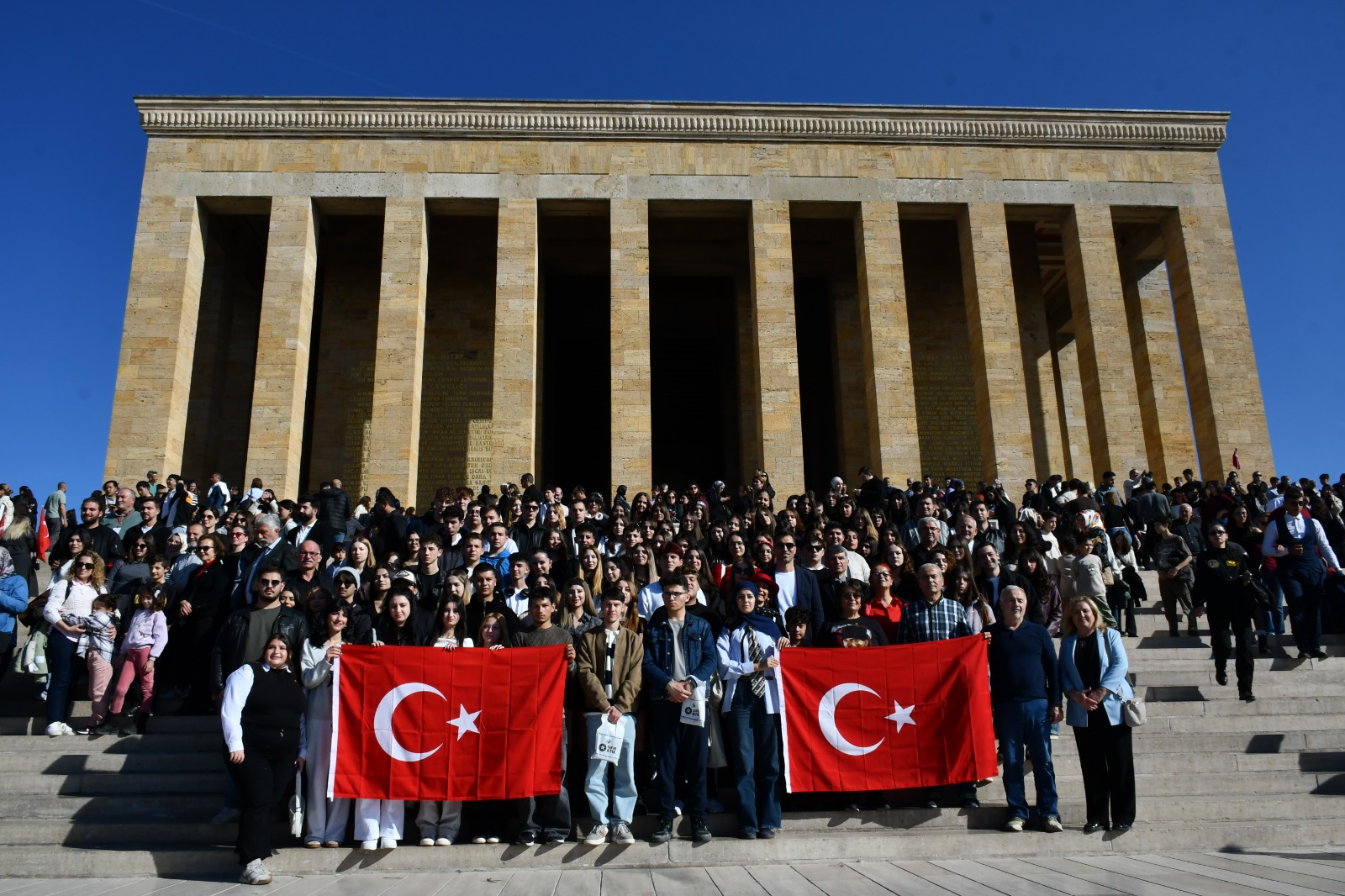 Balıkesirli gençler Ata’nın huzurunda