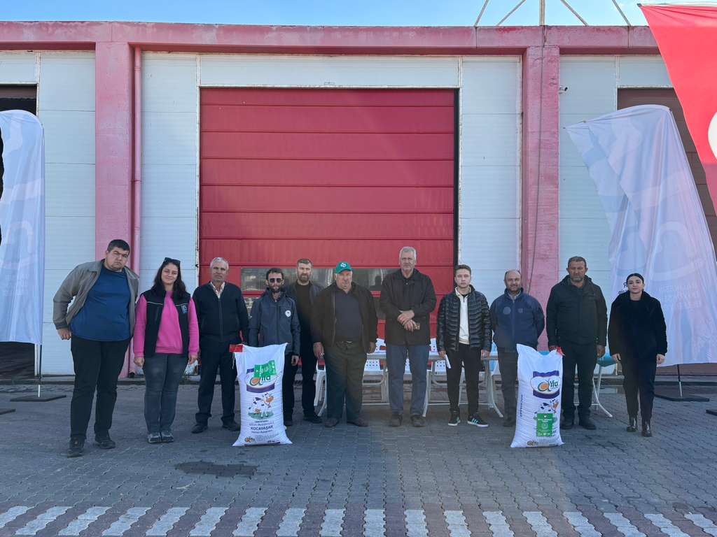 buyuksehirin_tohum_destegi_ureticinin_yuzunu_gulduruyor_1 Büyükşehir’in tohum desteği üreticinin yüzünü güldürüyor