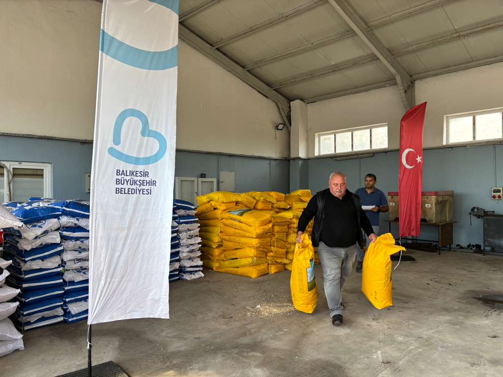 buyuksehirin_tohum_destegi_ureticinin_yuzunu_gulduruyor_4 Büyükşehir’in tohum desteği üreticinin yüzünü güldürüyor