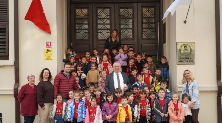 –	Edremit Belediyesi Atatürk Kültür Evi’ne ziyaretçi akını