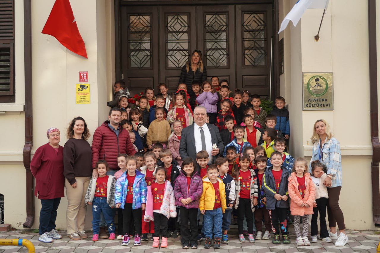 –	Edremit Belediyesi Atatürk Kültür Evi’ne ziyaretçi akını