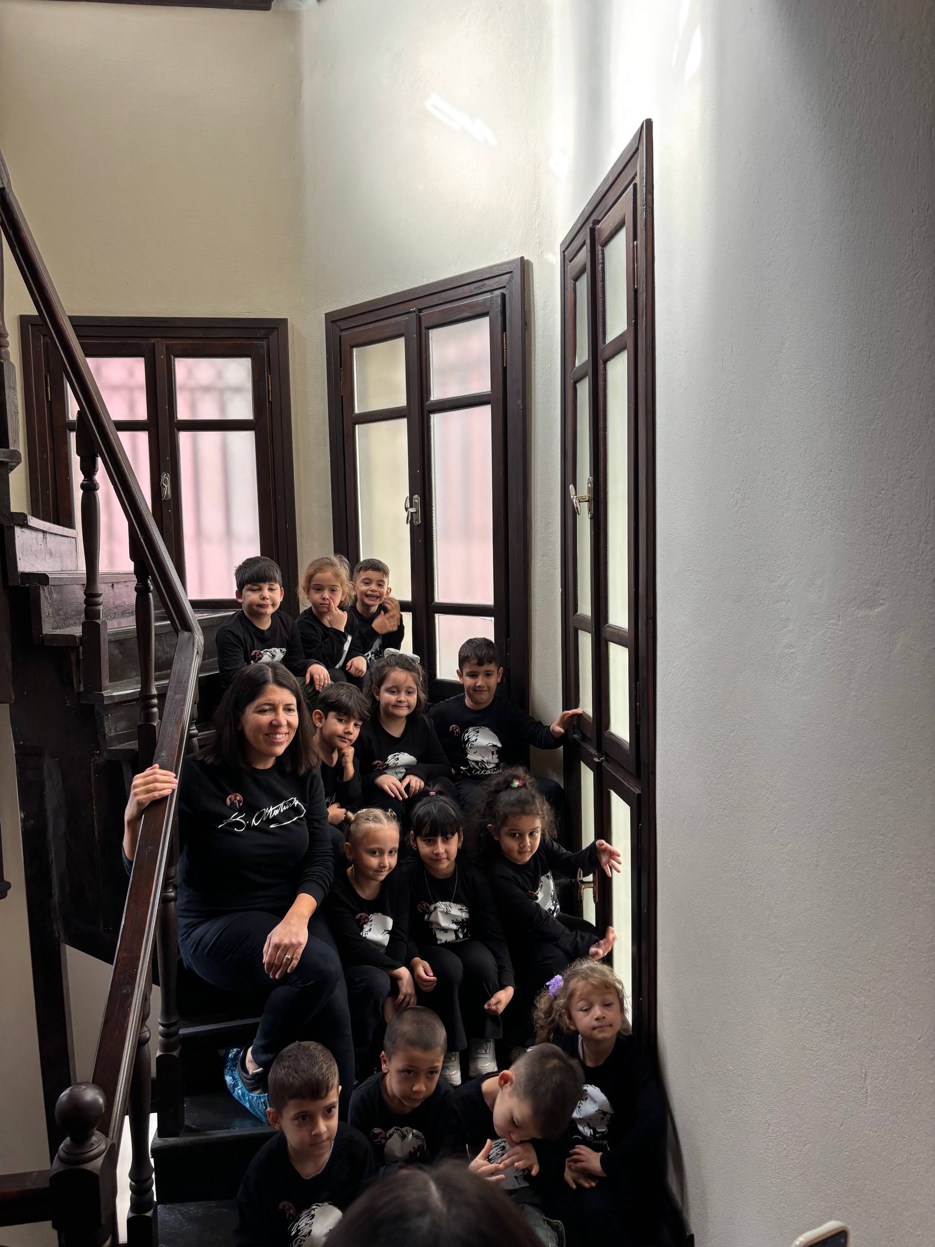 photo_2025-11-06_12-00-38 -	Edremit Belediyesi Atatürk Kültür Evi’ne ziyaretçi akını