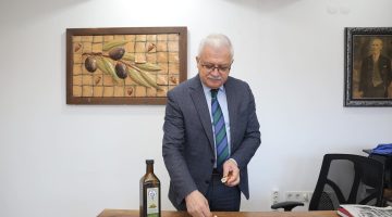 BURHANİYE BELEDİYESİ ZEYTİNYAĞLARI SATIŞA SUNULDU